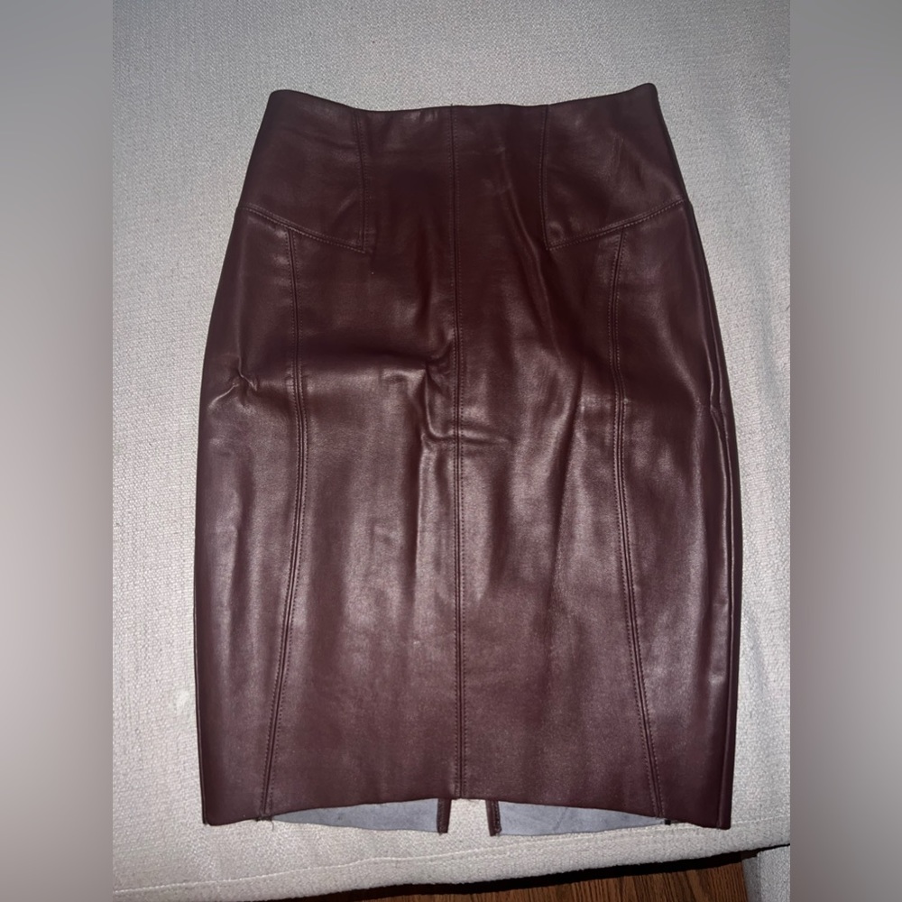 Express coffee, brown pencil skirt